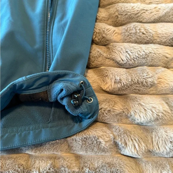 Ariat Men's Teal Softshell Vest - Picture 4 of 4